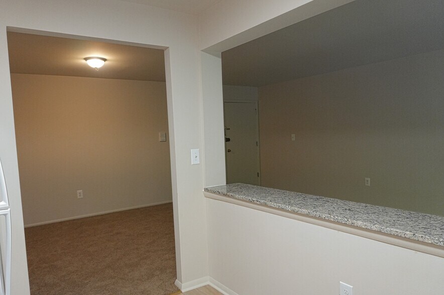 Building Photo - 1661 N Forest Park Ave