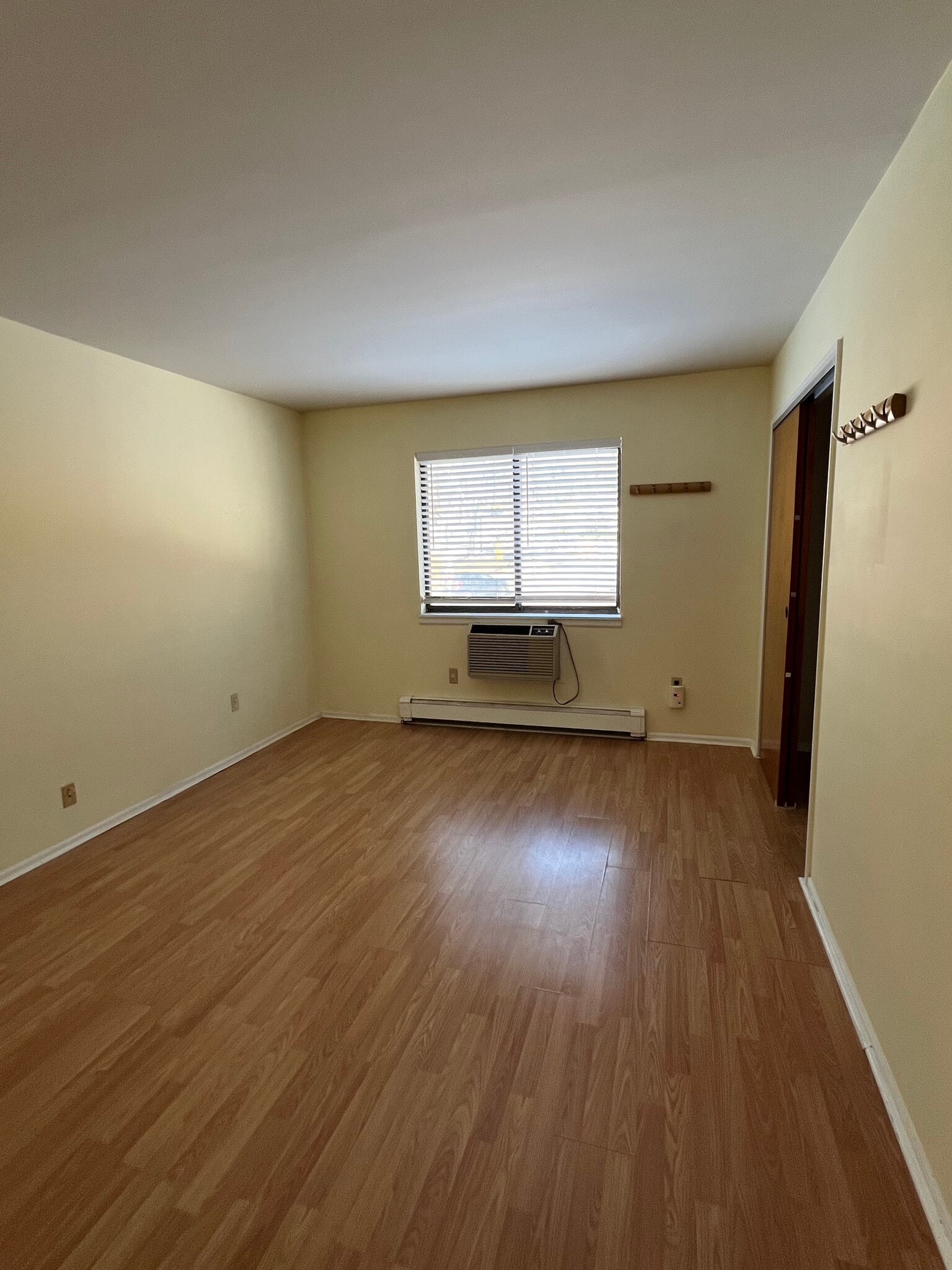 Bedroom - 601 Davis Ave