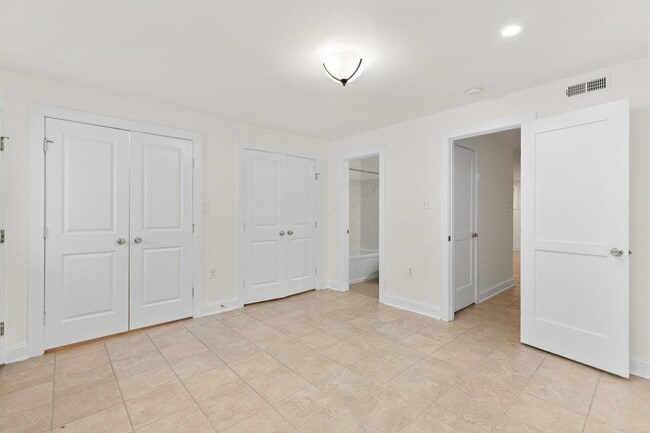 Building Photo - Charming One-Bedroom Basement Apartment