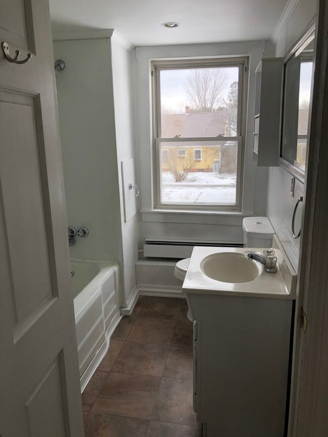 Building Photo - 40 Railroad St