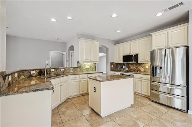 Building Photo - 8740 Dayton Dr