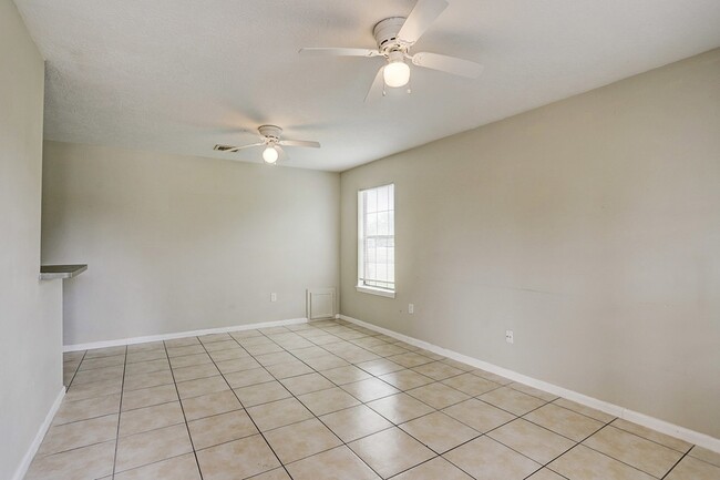 Building Photo - 320 6th St