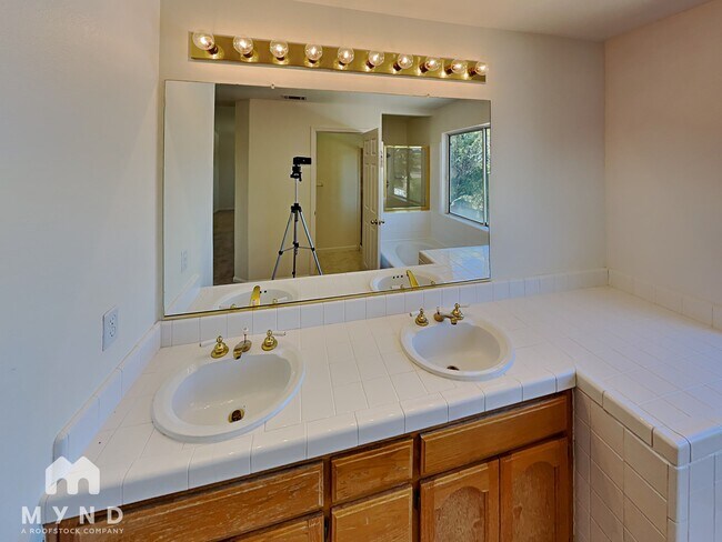 Building Photo - 5053 Moccasin Way