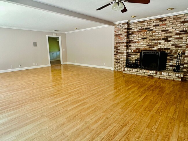 Building Photo - Single Story Home with Sparkling Pool, Large Spacious Lot with Top Schools! Monte Sereno/Los Gato...
