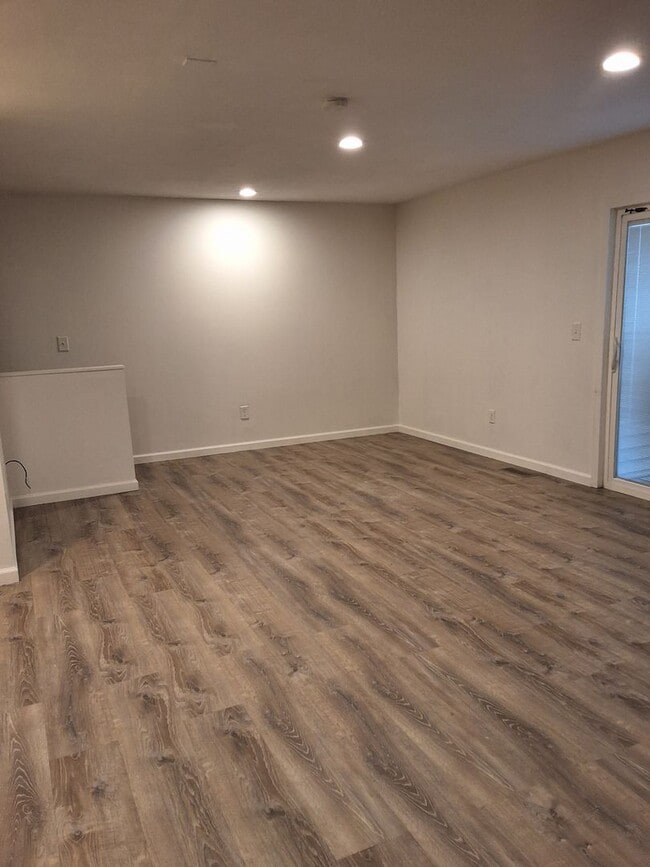 Building Photo - 3215 W Willow Knolls Dr