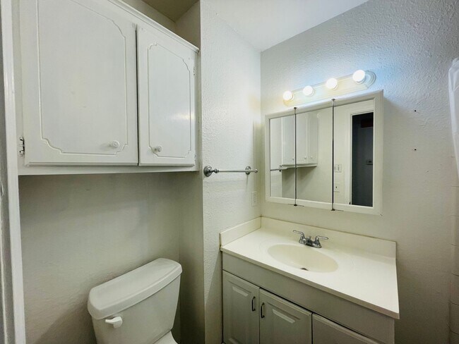 Building Photo - Current remolded home in Union School District