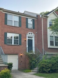 Building Photo - 3 BED + 3 Bath - Brick front townhome in P...