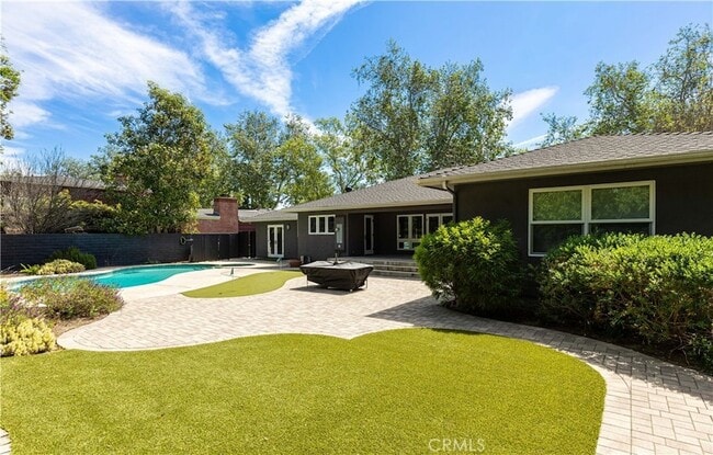 Building Photo - 933 W Riviera Dr