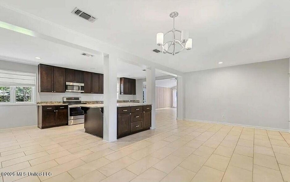 Building Photo - 223 Woodbine Dr