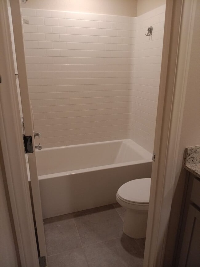 Building Photo - NEWER BUILD 4BD/2.5BA HOME NEAR ALIANTE!