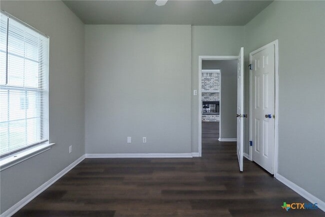 Building Photo - 1810 Mesa Oaks Cir