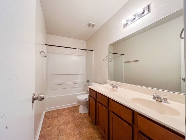 Building Photo - *PENDING* Spacious Home in Yowell Ranch