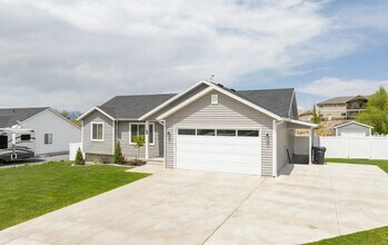 Building Photo - 575 Canyon Rim Rd