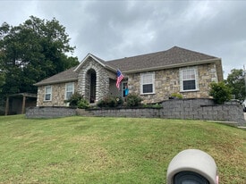 Building Photo - 1825 Mountain Ash Dr