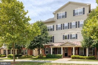 Building Photo - Welcome to Observation Drive! This lovely ...