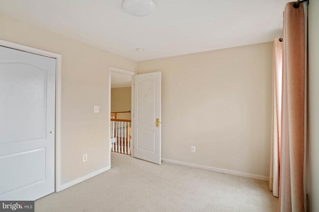 Building Photo - 43513 Lucketts Bridge Cir