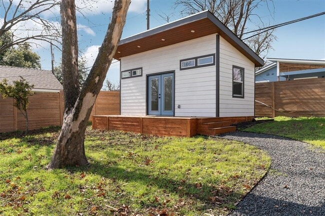 Building Photo - 8516 Contour Dr