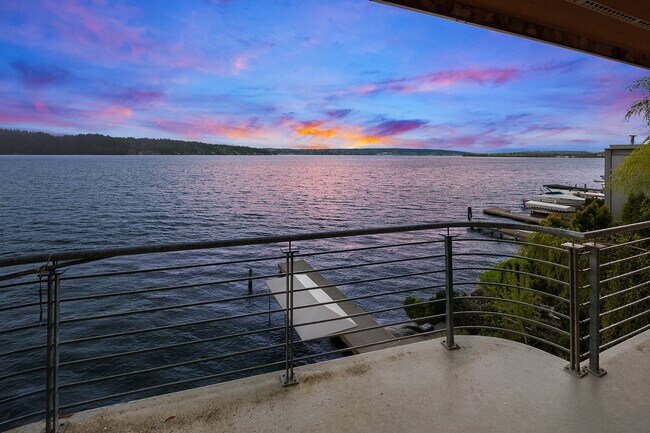 Building Photo - 10514 Riviera Pl NE