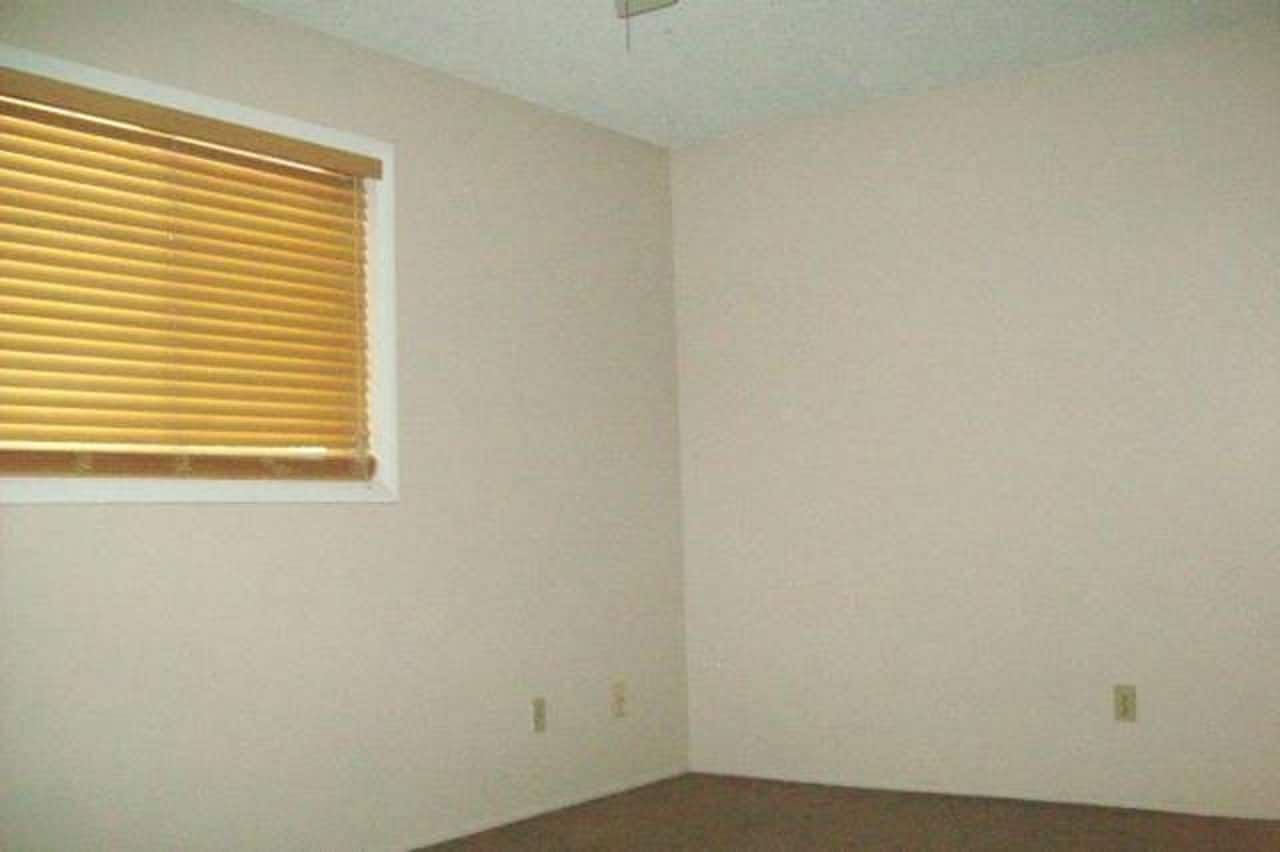 Building Photo - 1146 E Campus Dr