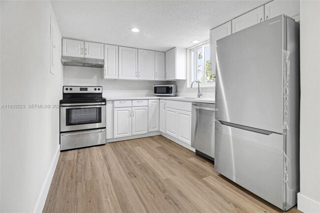 Building Photo - 1211 N Andrews Ave