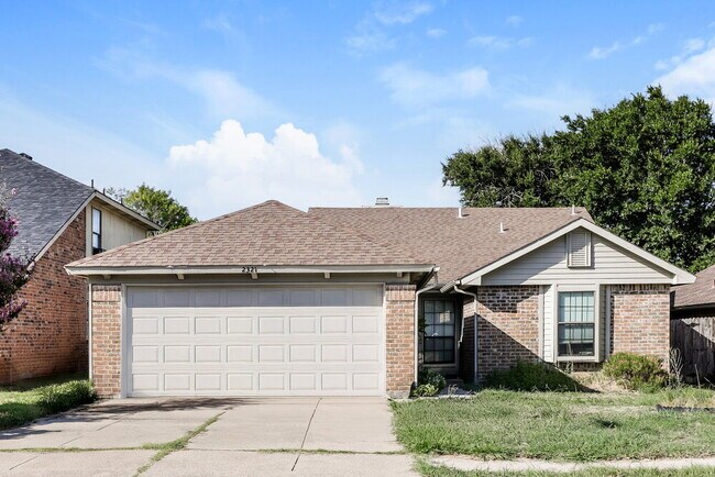 Building Photo - 2321 Clareton Dr