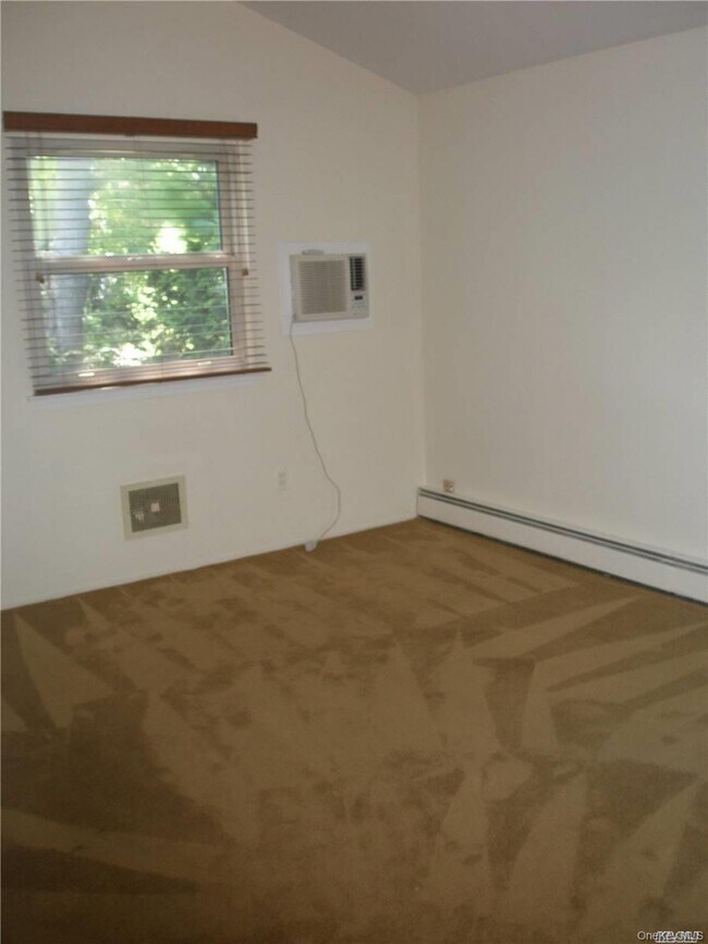 Building Photo - 4924 Express Dr S