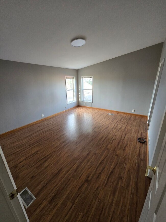 Building Photo - Beautiful Country Home, Powell Butte