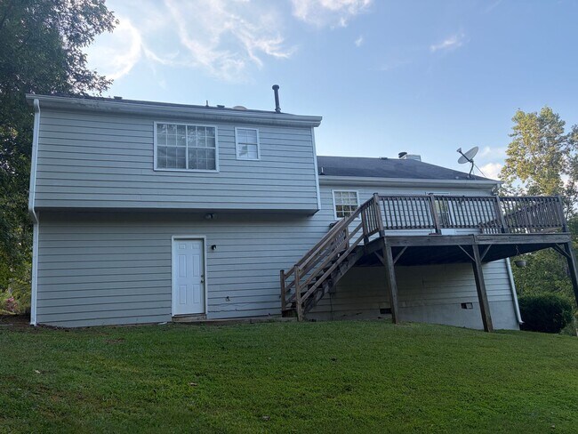 Building Photo - 6235 Pembroke Way