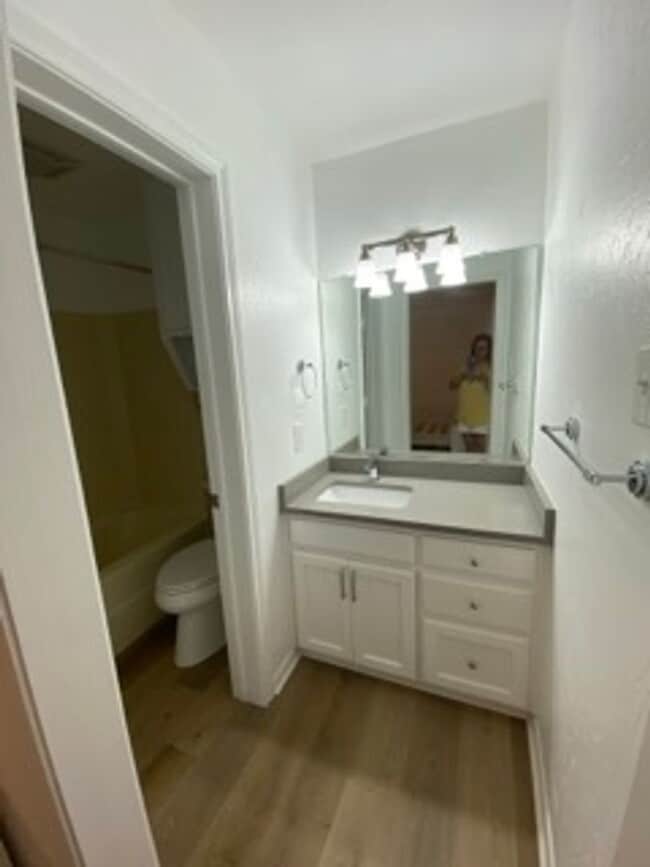 Building Photo - Inner-Bubble Living — Steps from Baylor University