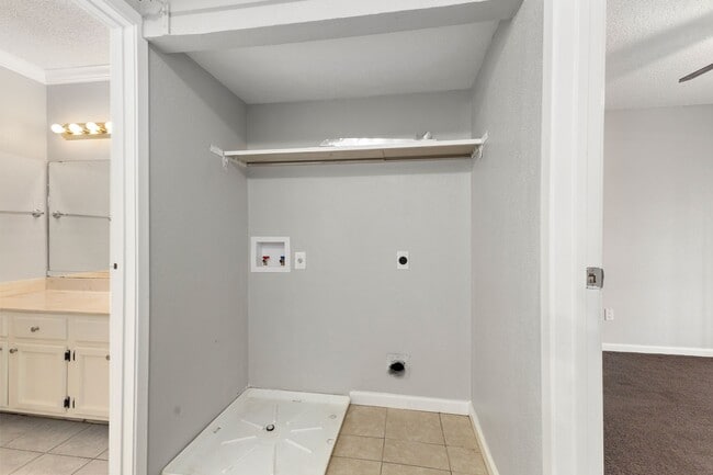 Building Photo - 9516 Pagewood Ln
