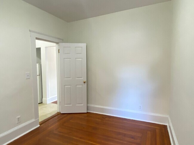 Building Photo - Nice, large 1 bed in a prime location in Allston.