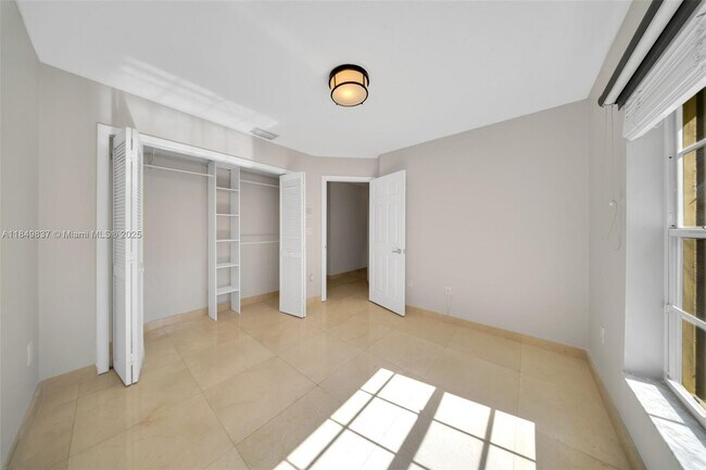 Building Photo - 10530 NW 52nd Terrace