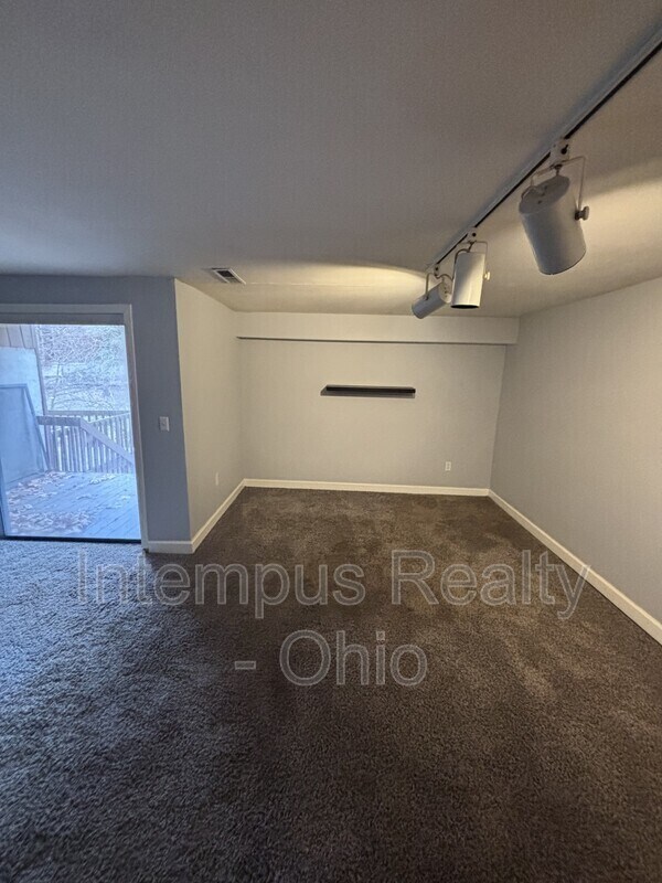 Building Photo - 4994 Wintersong Ln