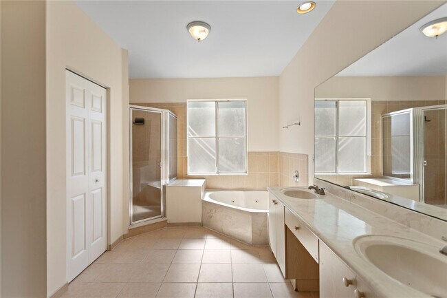 Building Photo - 2215 NW 76th Terrace