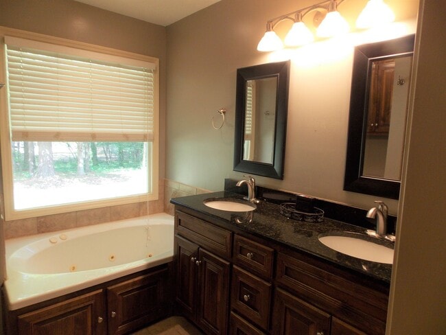 Building Photo - Cute house in Harris County off Fortson Ro...