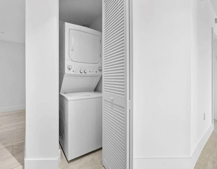 Building Photo - 121 NE 34th St