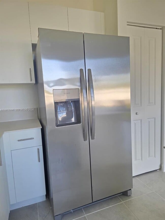 Building Photo - 2741 SE 24th Ct