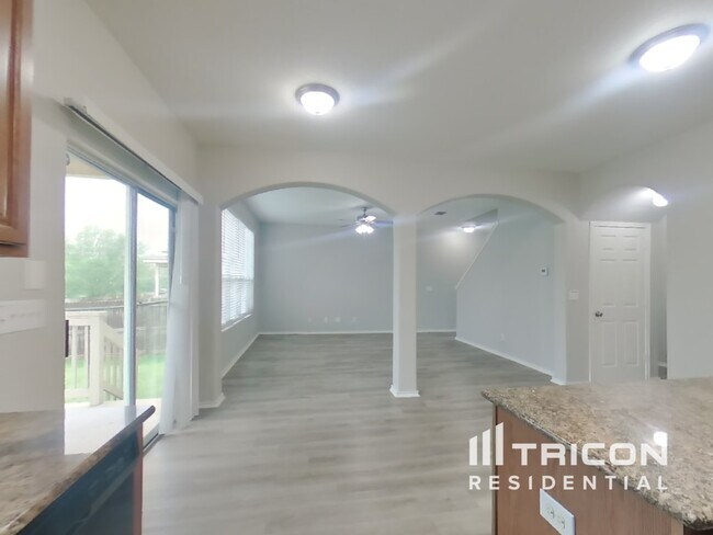 Building Photo - 2511 Sunset Bend