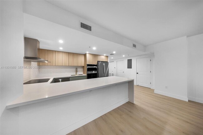 Building Photo - 170 SE 14th St