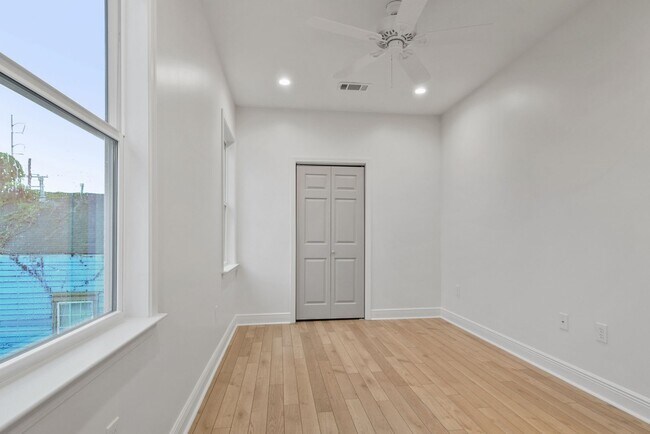 Building Photo - Newly renovated 2BD/2.5BA with off street parking and private yard.