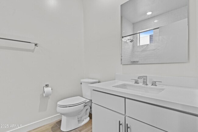 Building Photo - 325 E Coronado Rd