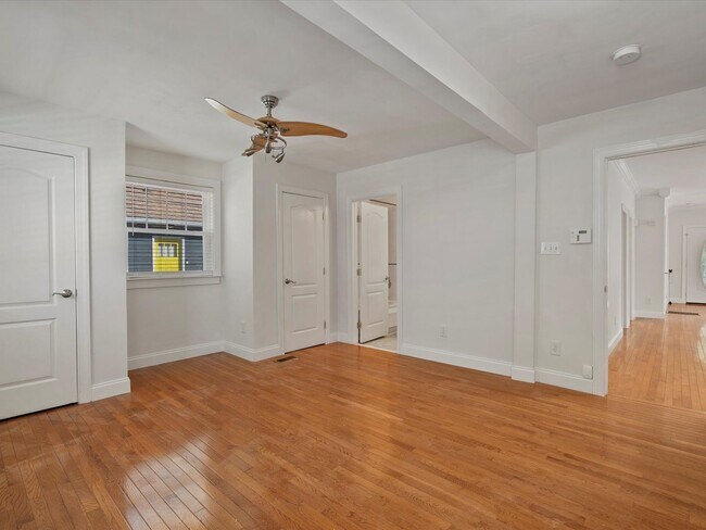 Building Photo - 3 Bedroom/2 bath house close to Optimist H...