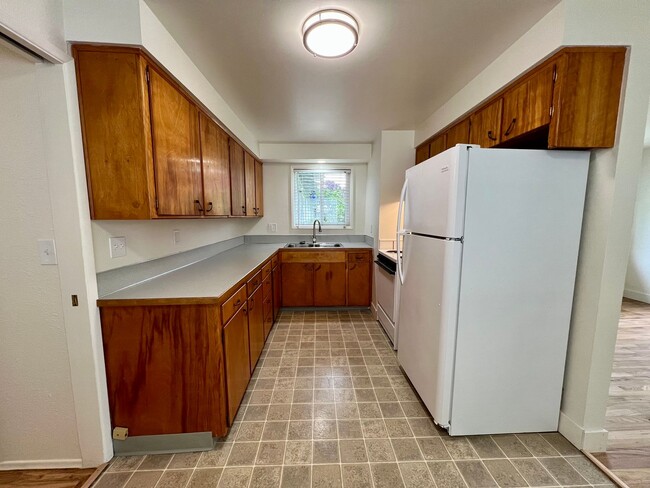 Building Photo - Charming 2-Bedroom Apartment in SE Portland!
