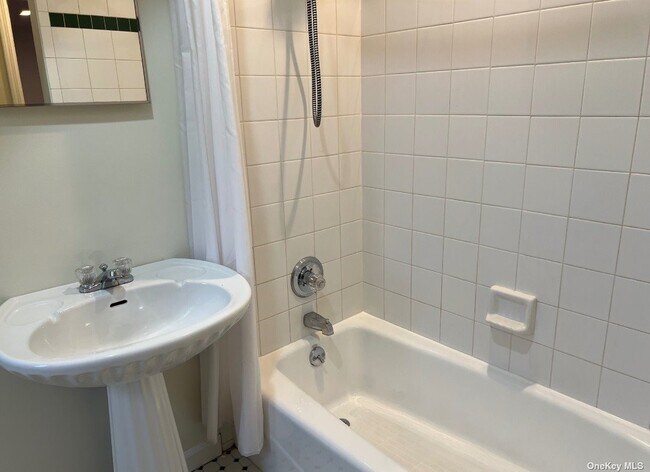 Building Photo - 134 Glenwood Rd