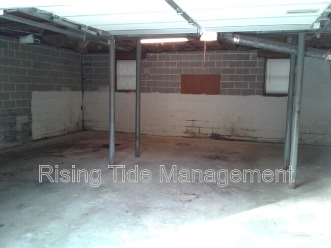 Building Photo - 1001 Christopher Dr