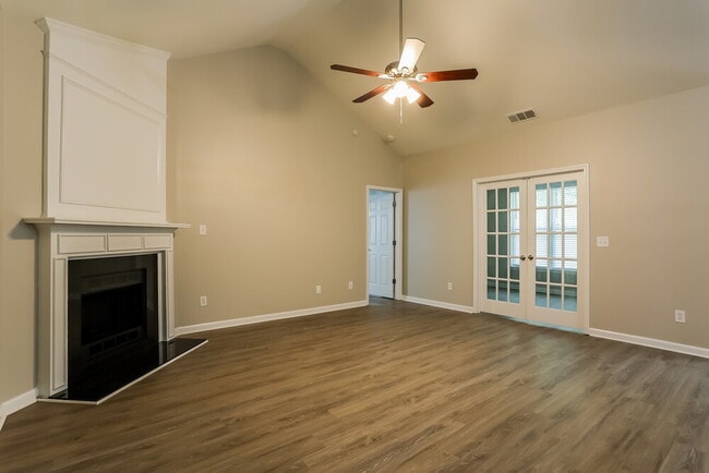 Building Photo - 2839 Stonewall Ln SW