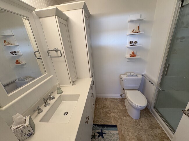 Building Photo - 907 Gibbs Rd