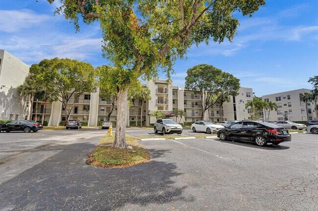 Building Photo - 9440 Poinciana Pl