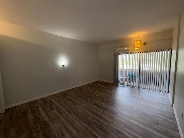 Building Photo - 2180 Country Club Dr