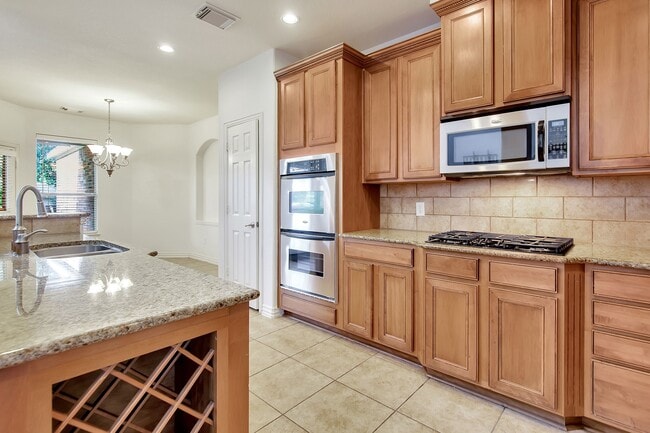 Building Photo - 27 Frontera Cir